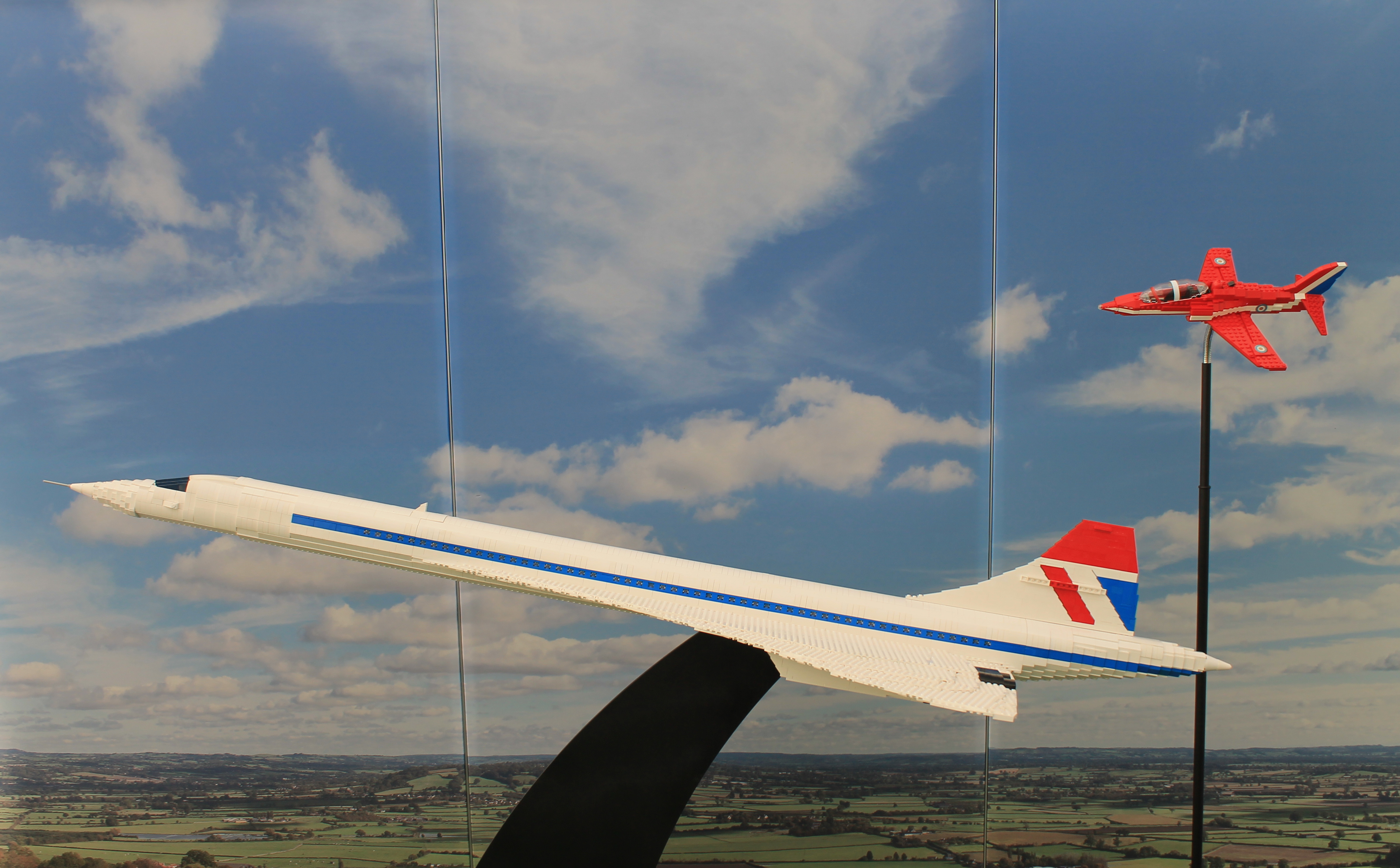 Z výstavy Kocky na cestách: Concorde a Red Arrow. Zdroj: Aneta Schmögerová
