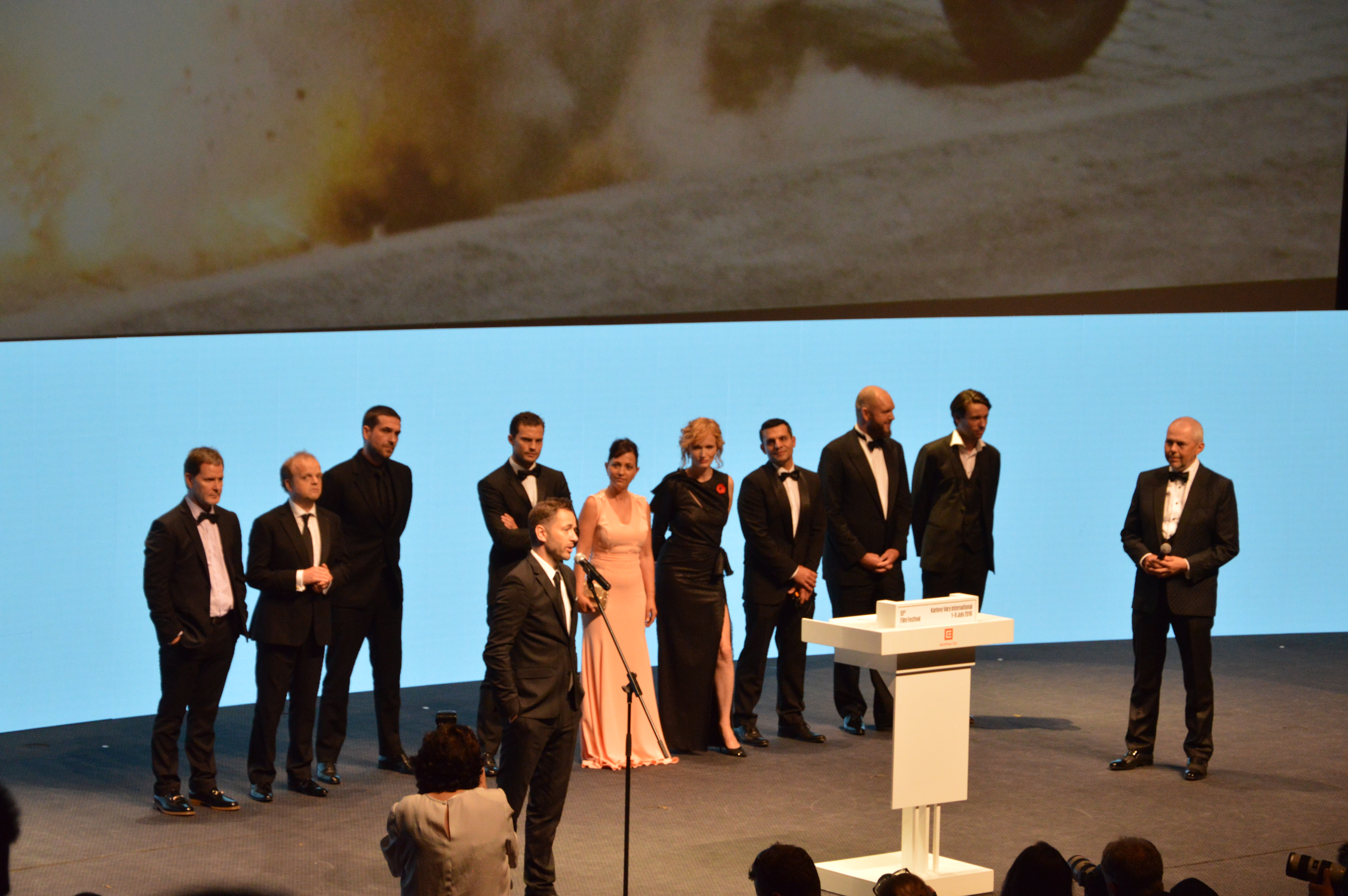Delegácia filmu Anthropoid počas otváracieho ceremoniálu. Zdroj: Ján Proner