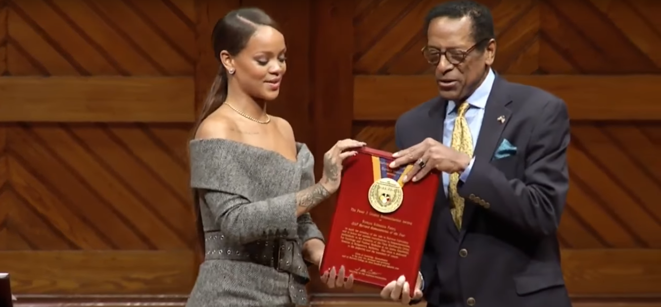 Speváčka Rihanna to „konečne“ dotiahla až na Harvard!